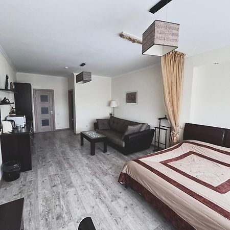 Vip House Hotel 阿斯坦纳 外观 照片