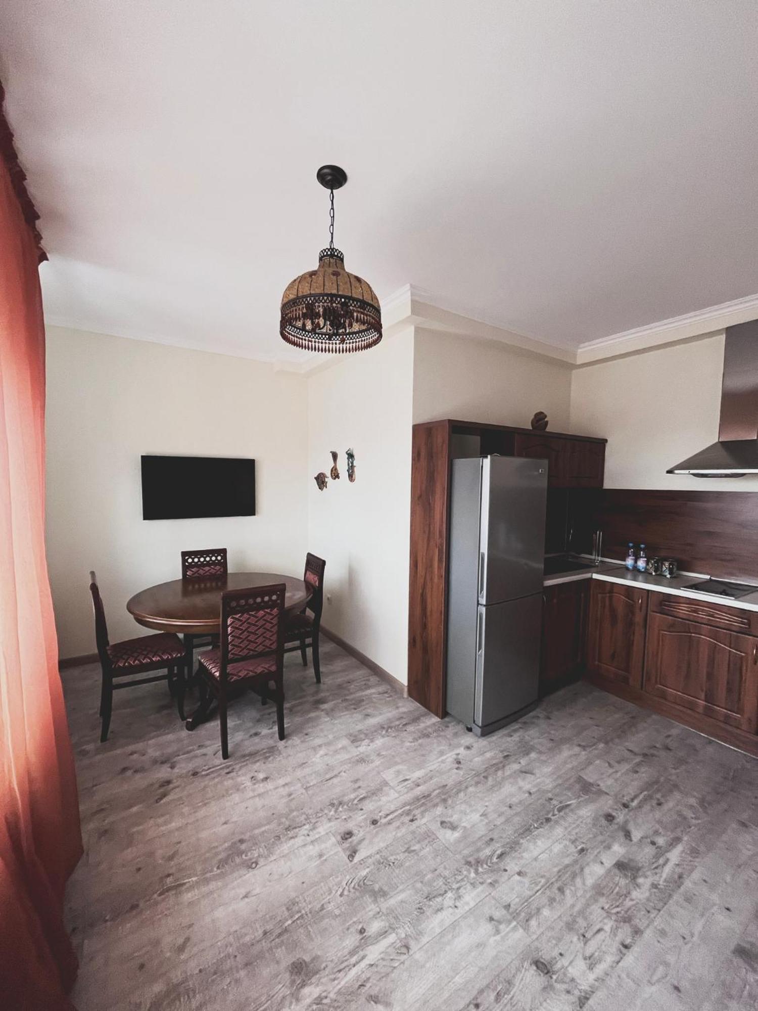 Vip House Hotel 阿斯坦纳 外观 照片