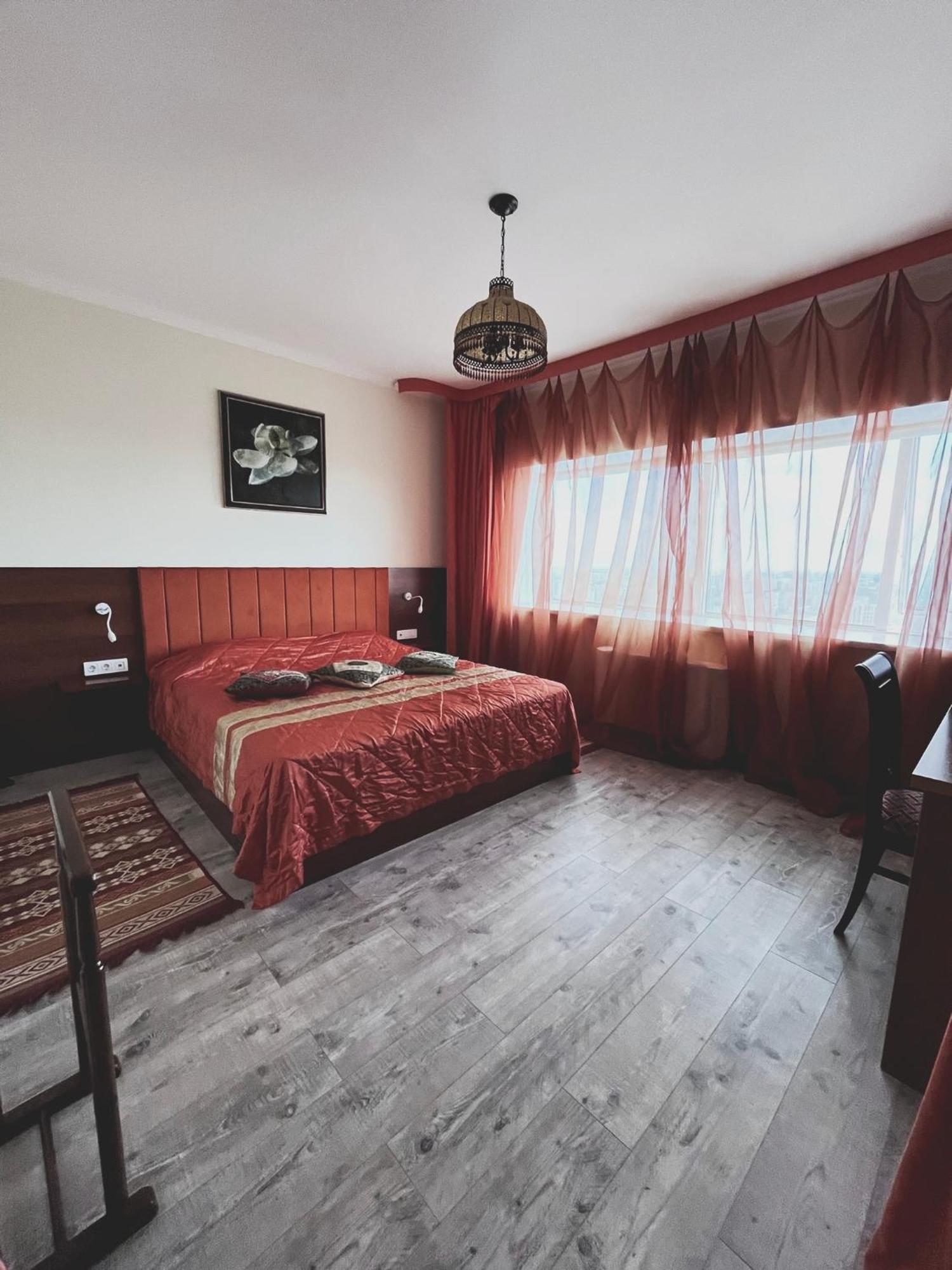 Vip House Hotel 阿斯坦纳 外观 照片