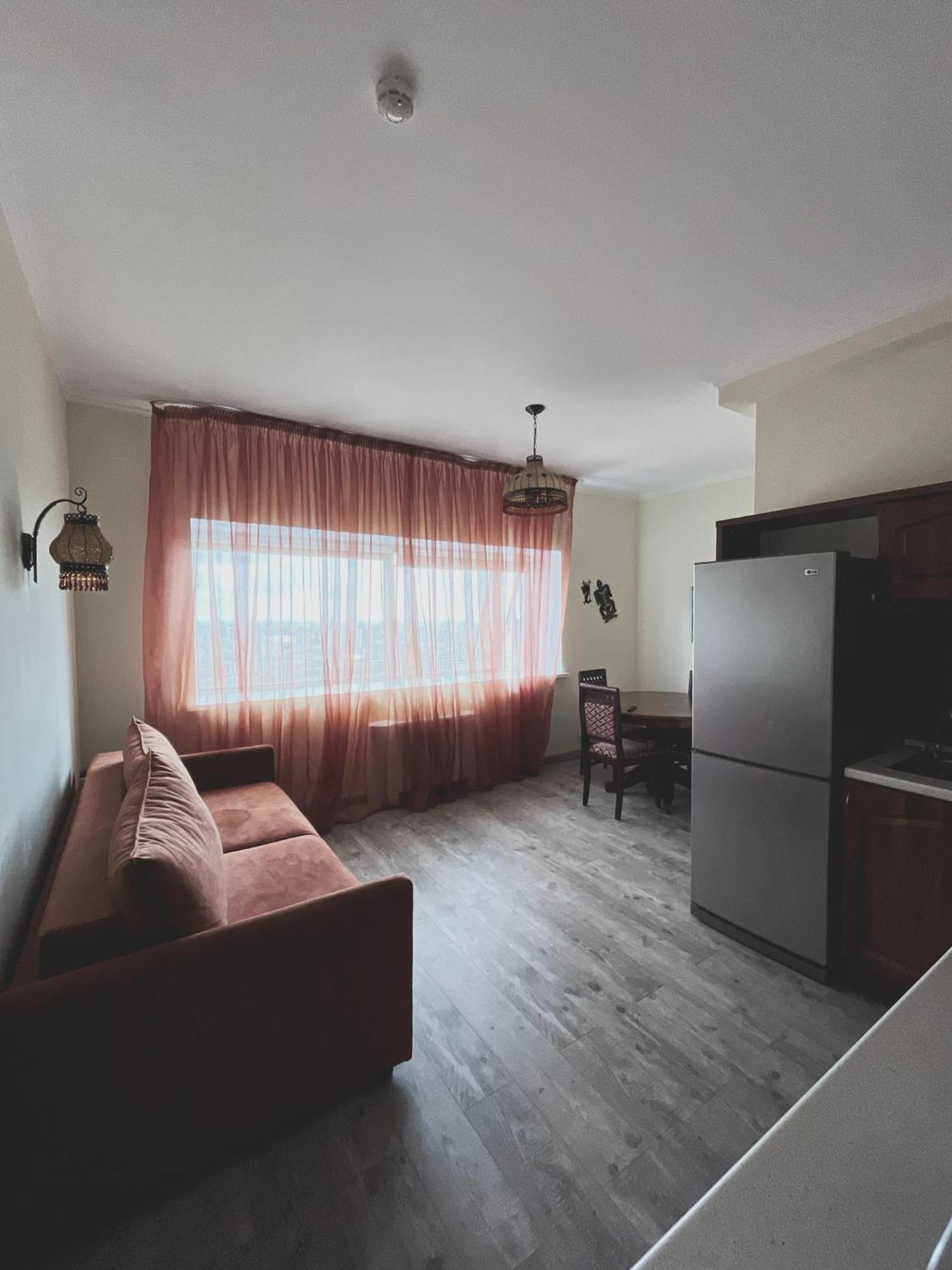 Vip House Hotel 阿斯坦纳 外观 照片