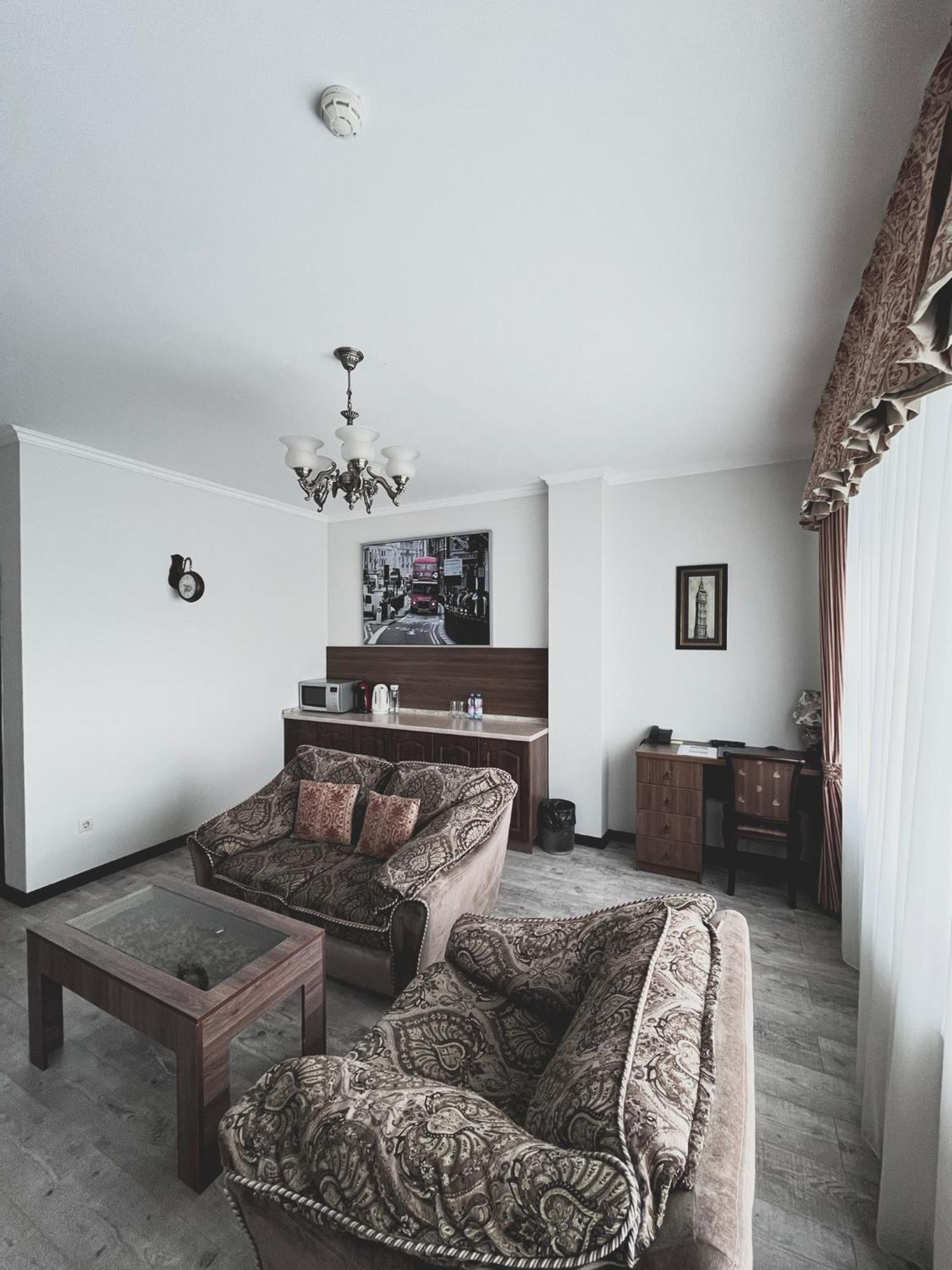 Vip House Hotel 阿斯坦纳 外观 照片