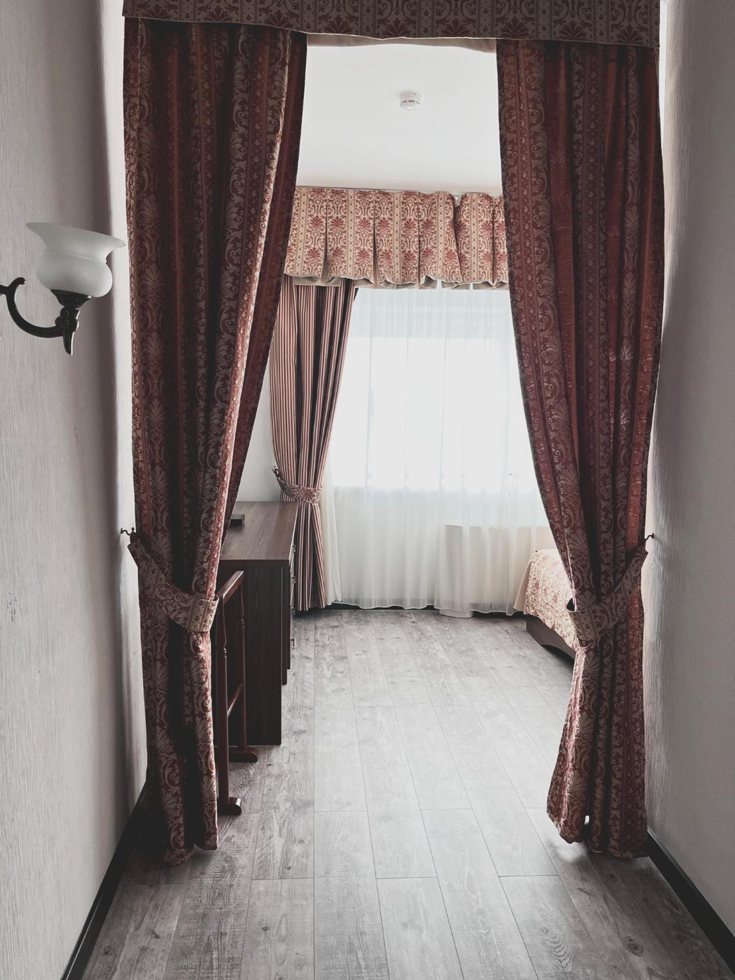 Vip House Hotel 阿斯坦纳 外观 照片