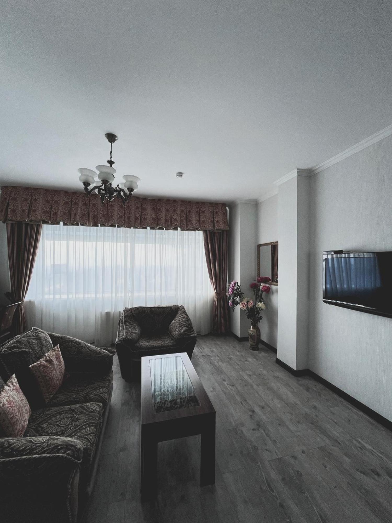 Vip House Hotel 阿斯坦纳 外观 照片
