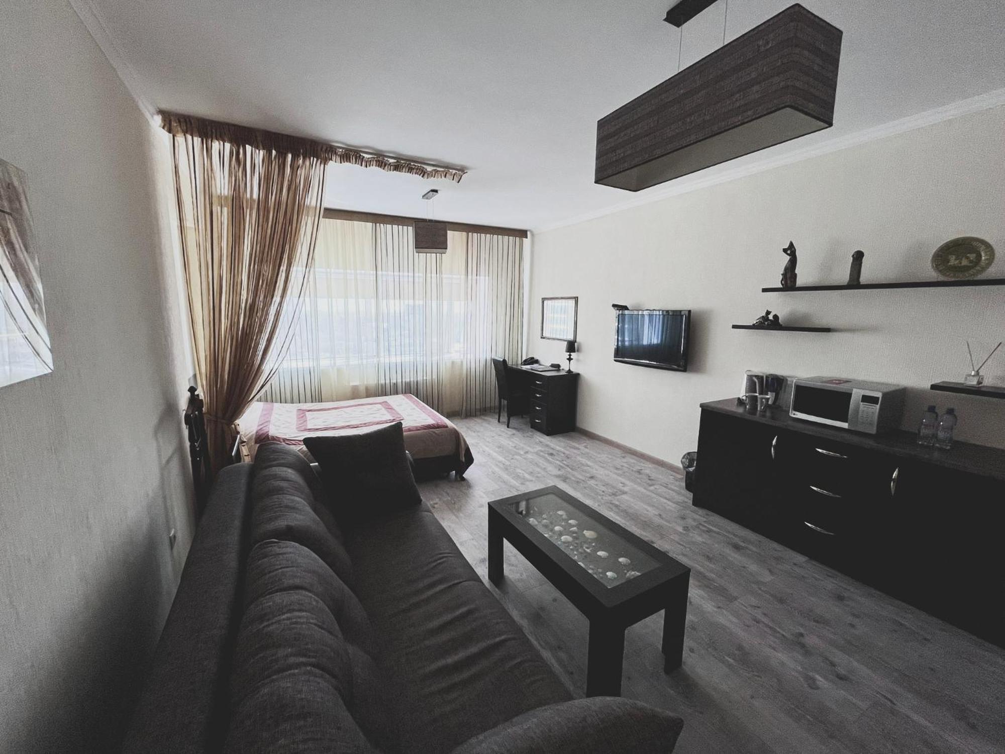 Vip House Hotel 阿斯坦纳 外观 照片