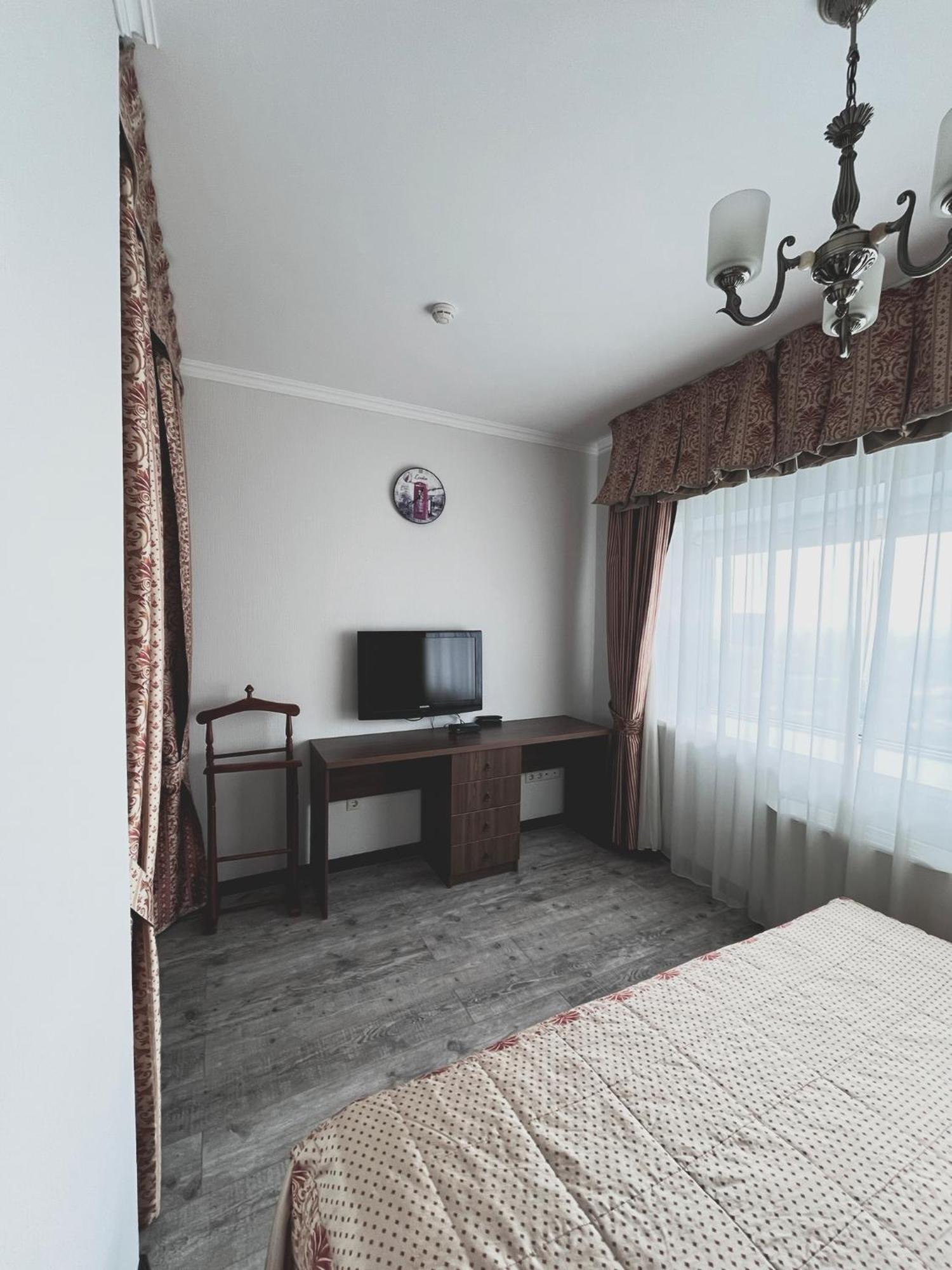 Vip House Hotel 阿斯坦纳 外观 照片
