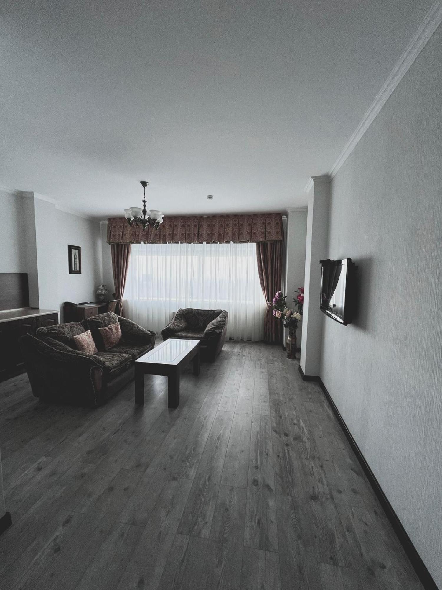 Vip House Hotel 阿斯坦纳 外观 照片