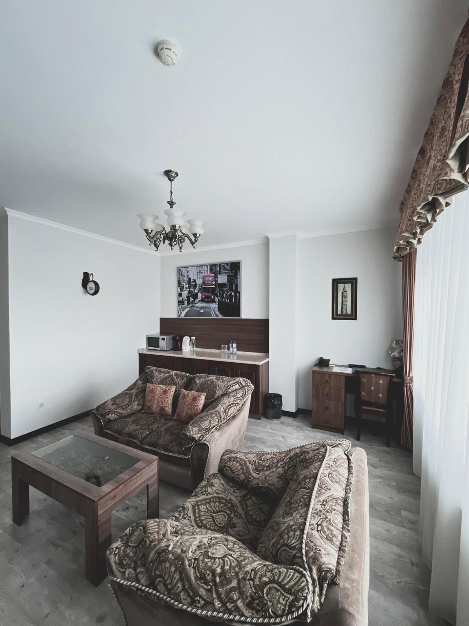 Vip House Hotel 阿斯坦纳 外观 照片