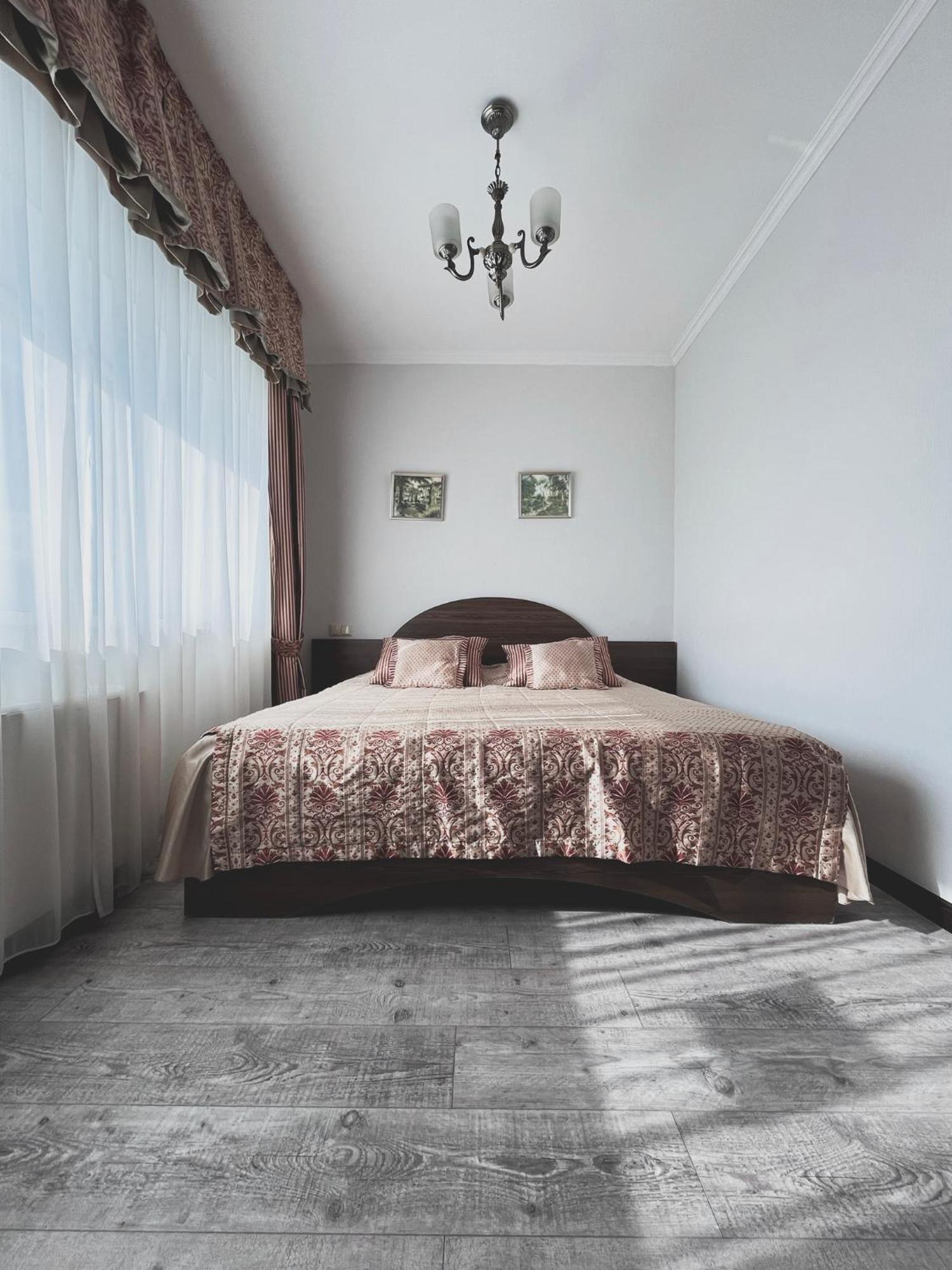 Vip House Hotel 阿斯坦纳 外观 照片
