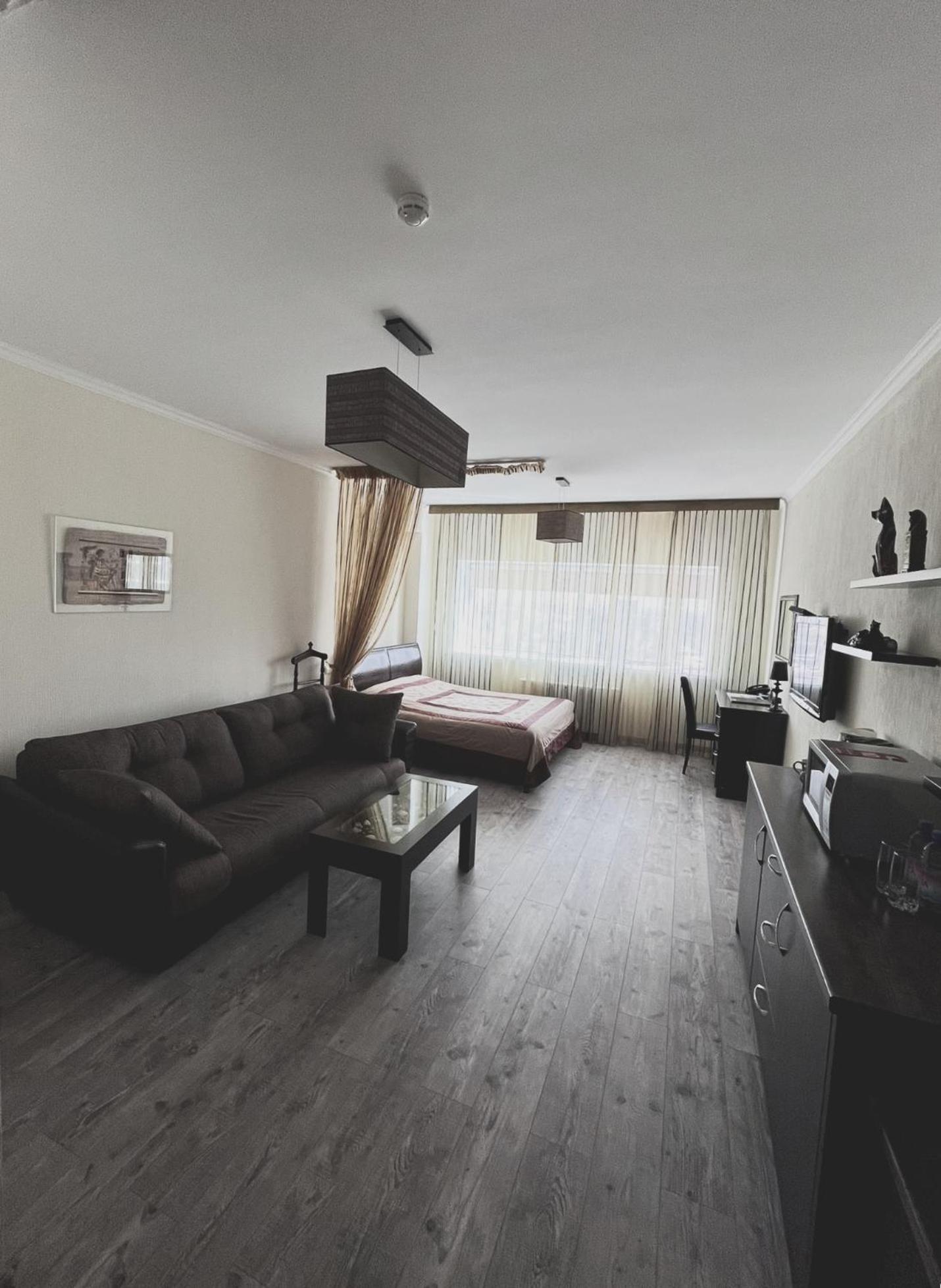 Vip House Hotel 阿斯坦纳 外观 照片