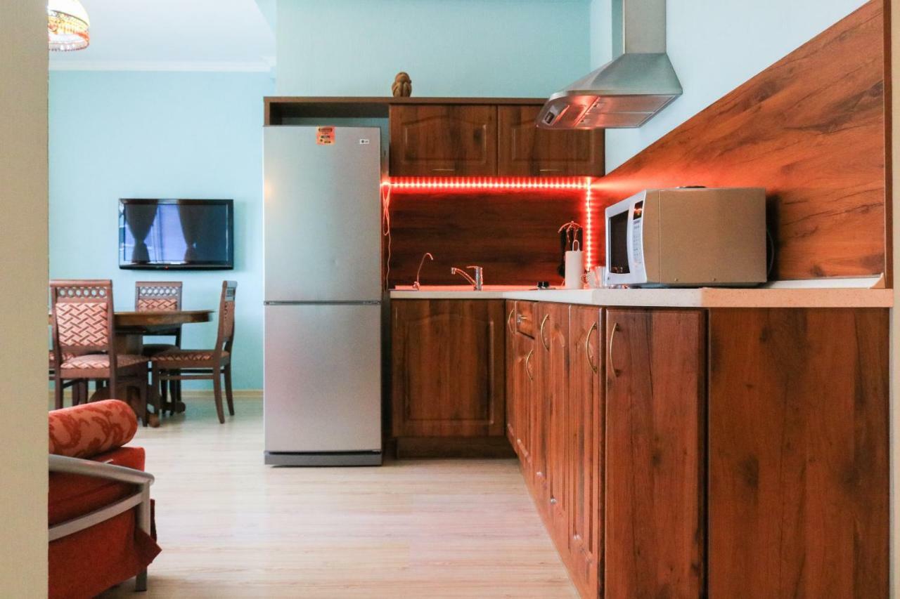 Vip House Hotel 阿斯坦纳 外观 照片